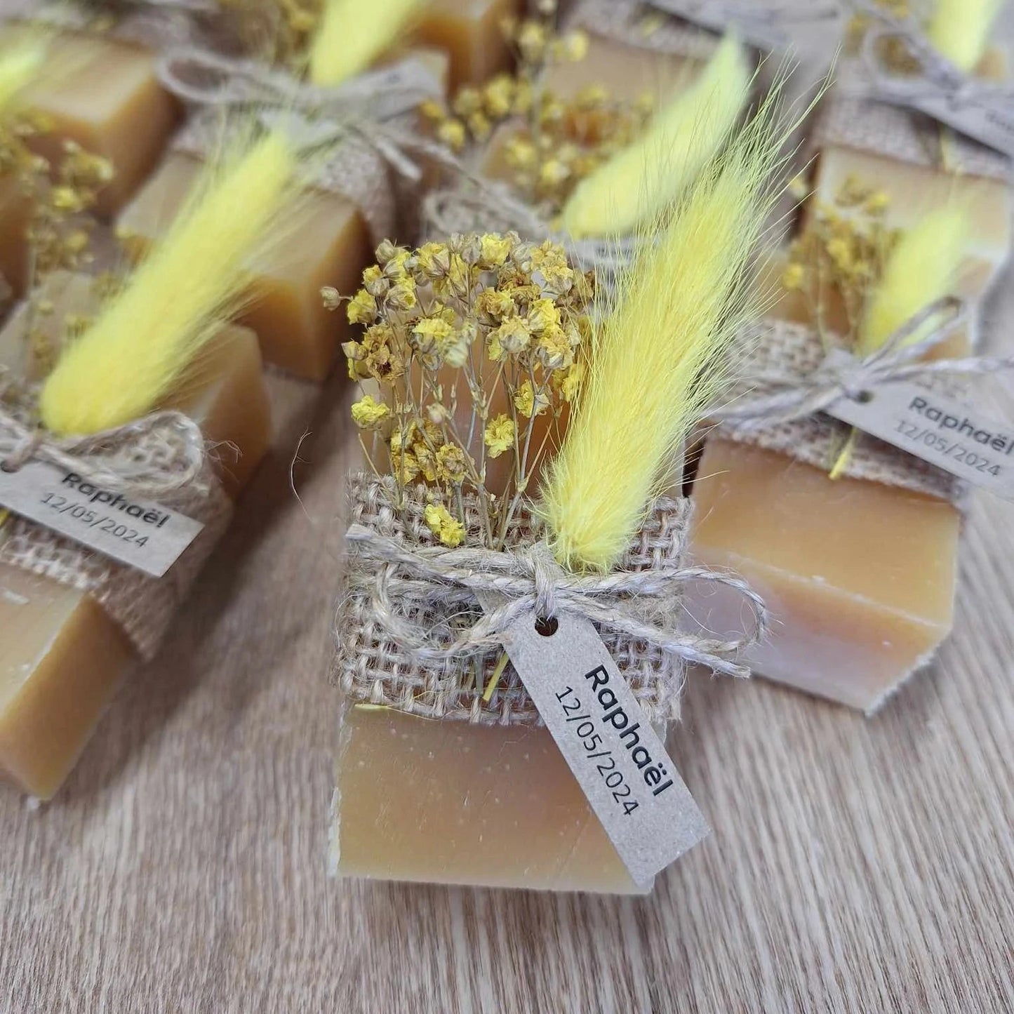 Demi savon artisanal personnalisé