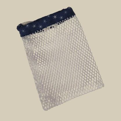 Filet à savon bleu motif étoiles zéro déchet LN Cosmétique