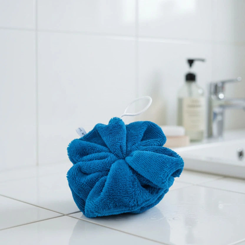 Fleur de douche bambou couleur bleu pétrole cousue main LN Cosmétique zéro déchet