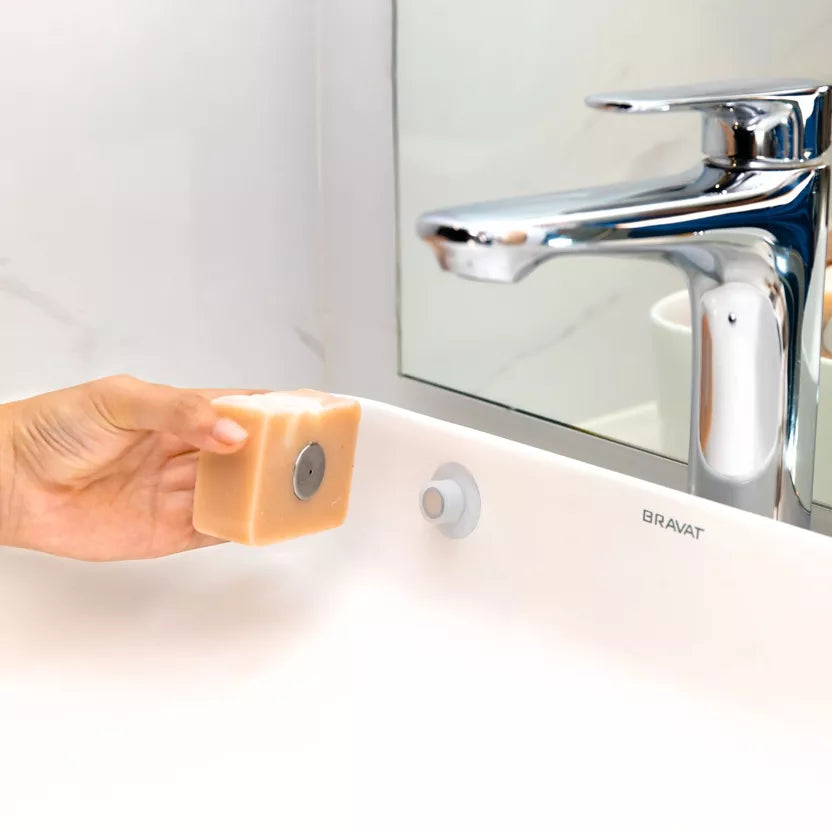 Porte-savon aimanté design épuré zéro déchet LN Cosmétique mise en scène